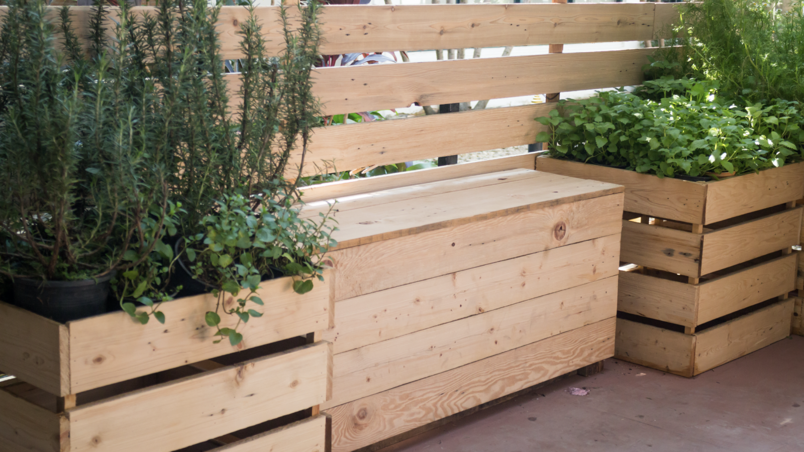 Les palettes, du bois gratuit pour aménager son jardin