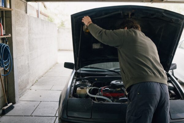 Guide Pratique : Comment Entretenir sa Voiture Soi-même
